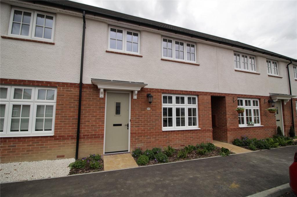 Dixon Road, Langdon Hills, Essex, SS16 3 bed terraced house for sale