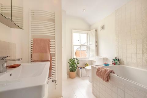 4 Artillery Road, Guildford, GU1 4NN