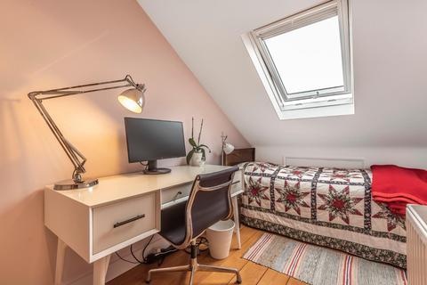 4 Artillery Road, Guildford, GU1 4NN
