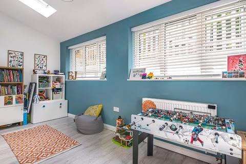 70 Cline Road, Guildford, GU1 3NH