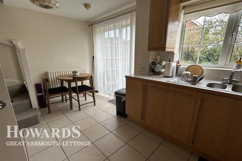 2 bedroom semi-detached house to rent, Paget Estate