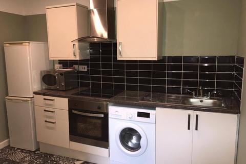 2 bedroom flat to rent, F8 38 Commercial Street, Shipley, West Yorkshire, BD18