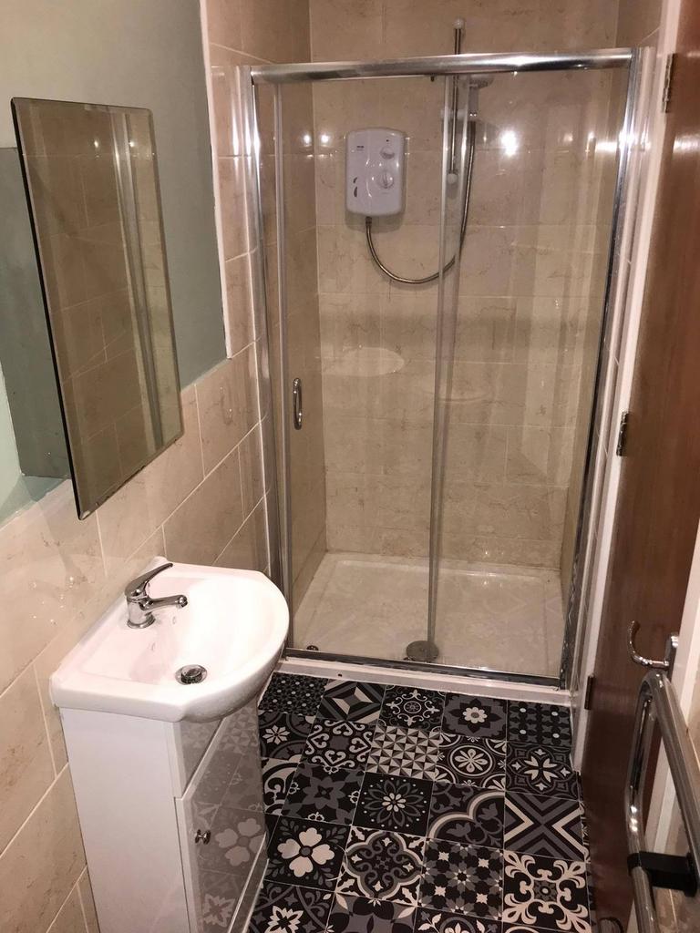 Bathroom - Pic 2
