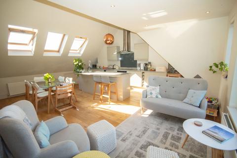 3 bedroom maisonette for sale, Marsh Road, Pinner, Middlesex HA5