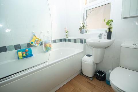 3 bedroom maisonette for sale, Marsh Road, Pinner, Middlesex HA5