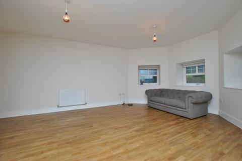 1 bedroom flat to rent, Manor House Court, 16 Golden Manor, W7