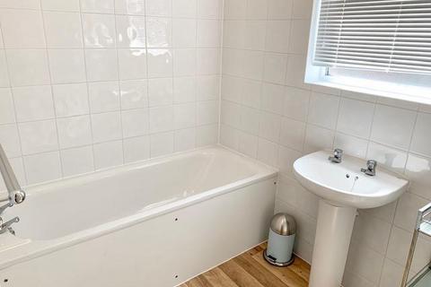 3 bedroom apartment to rent, Kingston Road, Raynes Park, London, SW20
