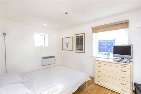 1 bedroom flat to rent, Holland Gardens, Brentford, Middlesex