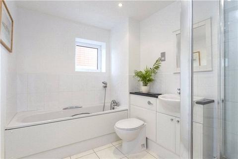 1 bedroom flat to rent, Holland Gardens, Brentford, Middlesex