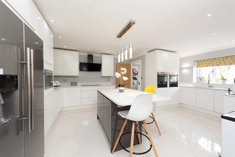 11 Pine Drive, Blackwater, Camberley, GU17 9BG