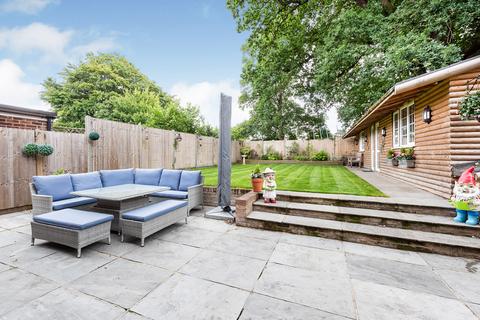 11 Pine Drive, Blackwater, Camberley, GU17 9BG