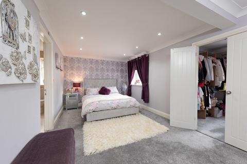 11 Pine Drive, Blackwater, Camberley, GU17 9BG