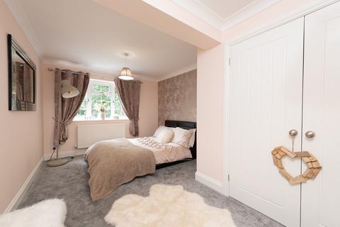 11 Pine Drive, Blackwater, Camberley, GU17 9BG