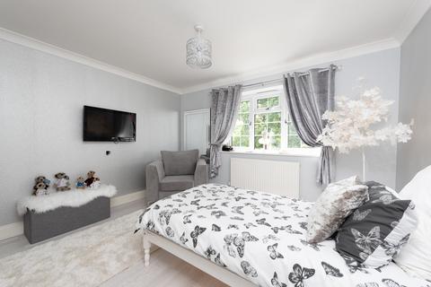 11 Pine Drive, Blackwater, Camberley, GU17 9BG