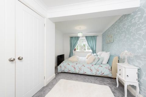 11 Pine Drive, Blackwater, Camberley, GU17 9BG