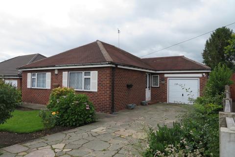 2 bedroom detached bungalow to rent, Fairway, Bramhall