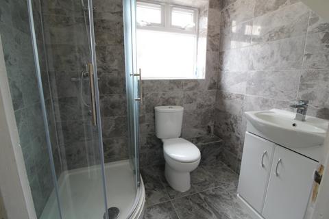 3 bedroom terraced house to rent, Lime Avenue, West Drayton