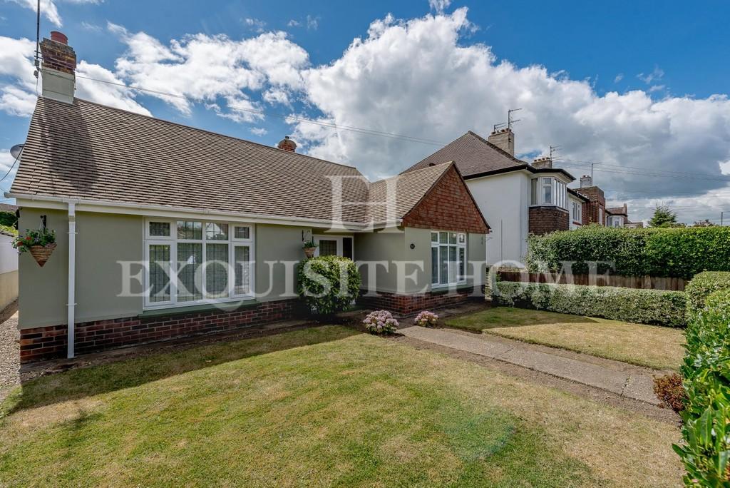 Holland Road, ClactononSea 2 bed detached bungalow £300,000