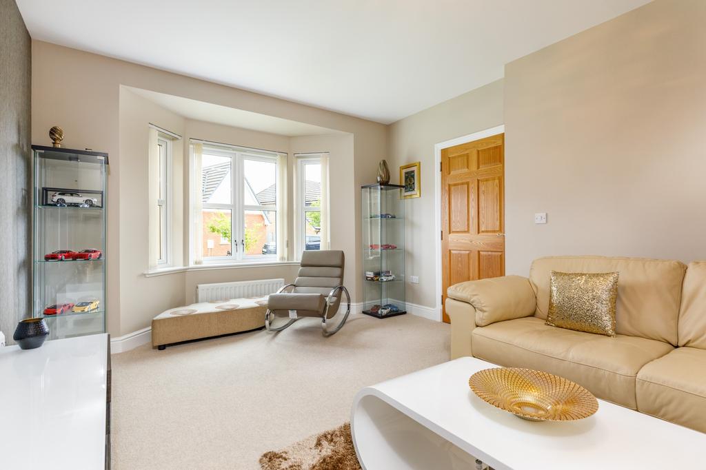 Rose Crescent, Newton Mearns, G77 6GQ 4 bed detached villa £389,000