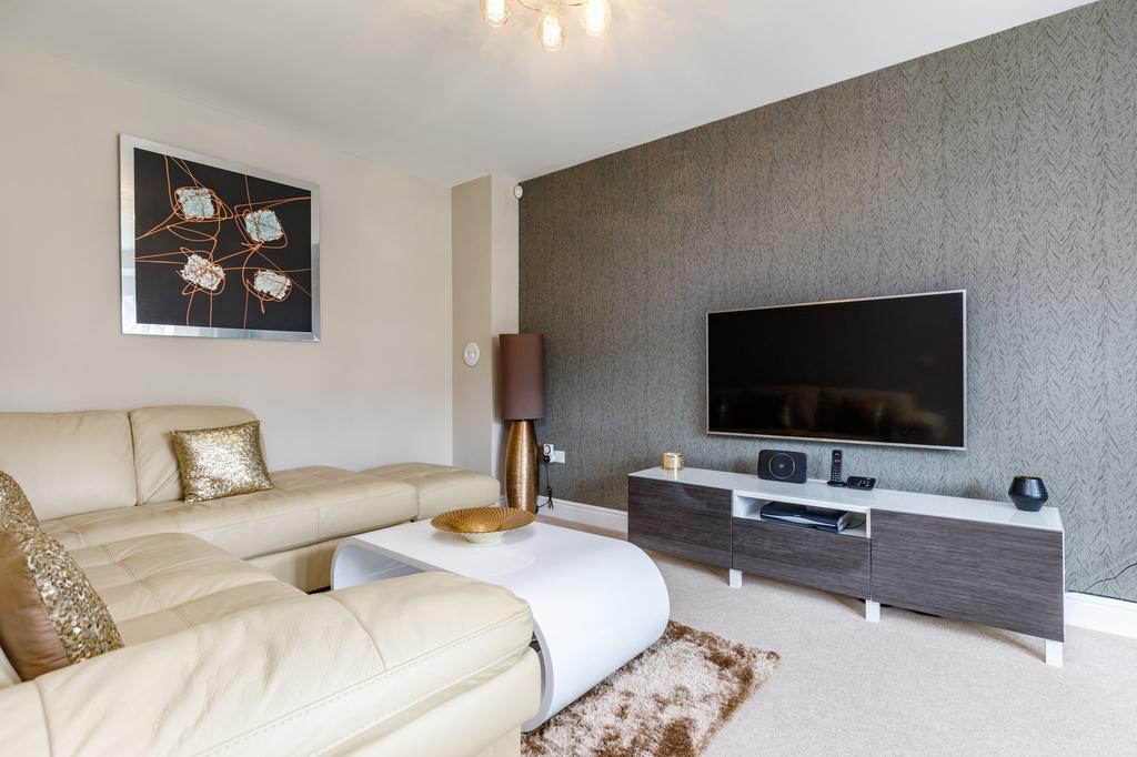 Rose Crescent, Newton Mearns, G77 6GQ 4 bed detached villa £389,000