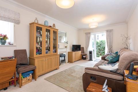 1 bedroom ground floor flat for sale - Churchfield Road, Walton-On-Thames