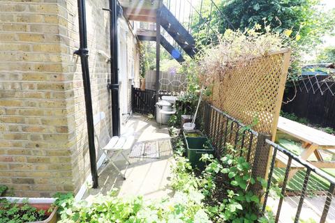 2 bedroom flat to rent, Marlborough Close, Colliers Wood, London, SW19