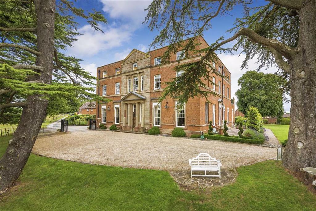 Laugherne Park Martley Worcestershire 2 Bed Apartment 375 000