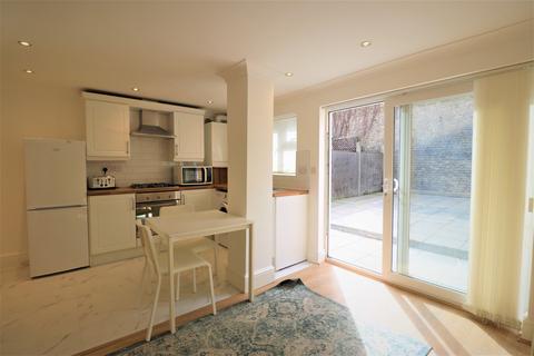 2 bedroom flat to rent, High Road Leyton, London E15