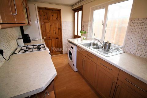 3 bedroom terraced house to rent, Cardigan Road, Reading