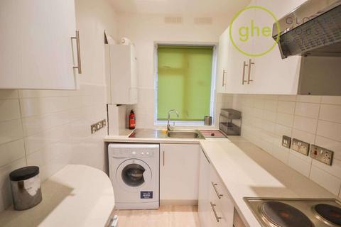 2 bedroom flat to rent, St Georges Court, Elephant and Castle, London