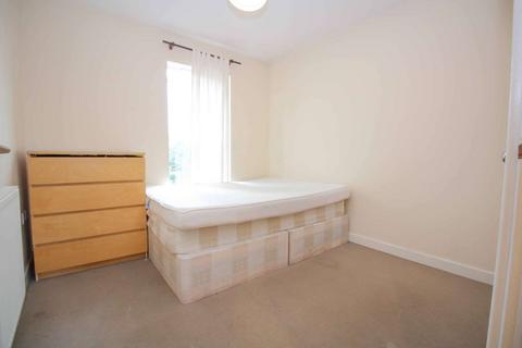 2 bedroom flat to rent, Eddington Court, Peckham, London