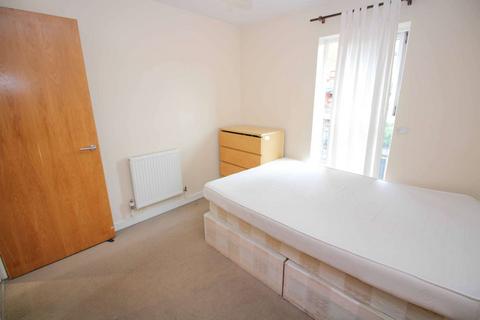 2 bedroom flat to rent, Eddington Court, Peckham, London