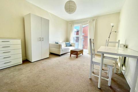 2 bedroom flat to rent, Eddington Court, Peckham, London