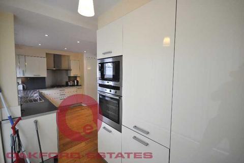 3 bedroom apartment to rent, Drummond Street, Euston, London NW1