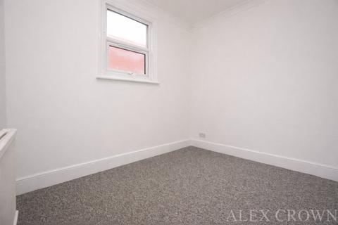 2 bedroom flat to rent, Wordsworth Parade, Turnpike Lane