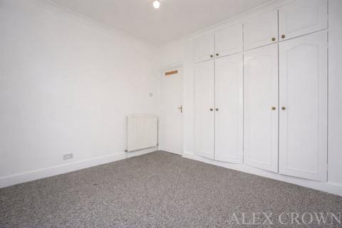 2 bedroom flat to rent, Wordsworth Parade, Turnpike Lane