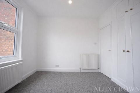2 bedroom flat to rent, Wordsworth Parade, Turnpike Lane