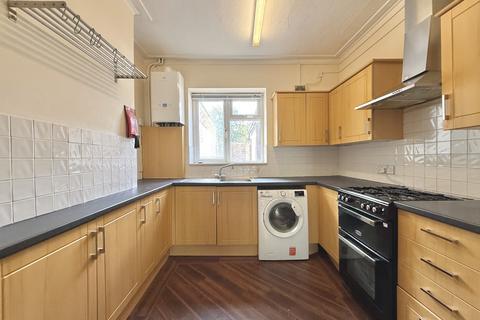 4 bedroom terraced house to rent, New Cross Road,  New Cross, SE14