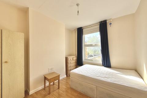 4 bedroom terraced house to rent, New Cross Road,  New Cross, SE14