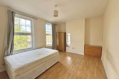 4 bedroom terraced house to rent, New Cross Road,  New Cross, SE14