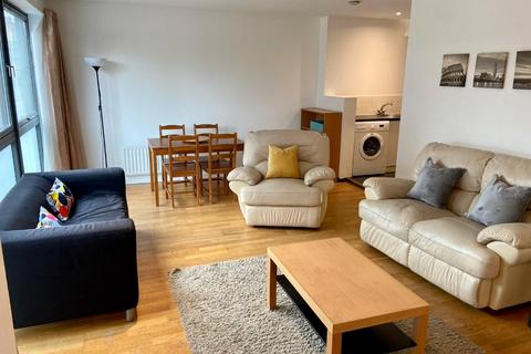 3 bedroom flat to rent, McPhater Street,, Glasgow, G4