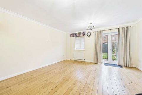 3 bedroom townhouse to rent, Angus Close, Winnersh, Wokingham, Berkshire, RG41