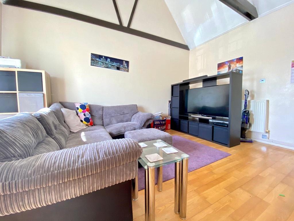 Maiden Place, Lower Earley, Reading... 1 bed £900 pcm (£