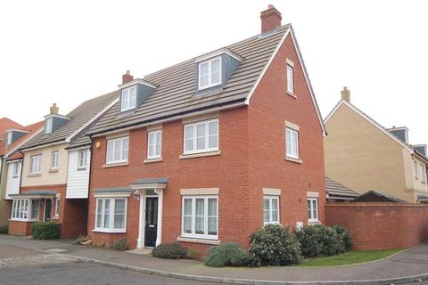 5 bedroom link detached house to rent, Bridge Farm Close, Mildenhall, Bury St. Edmunds, Suffolk, IP28