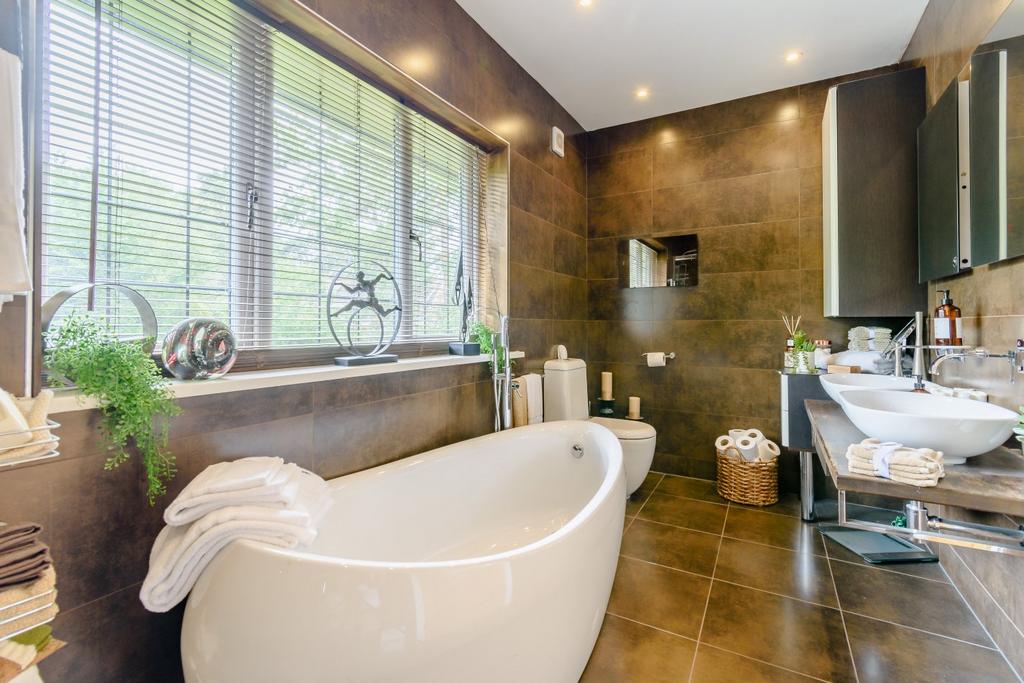 En Suite Bathroom