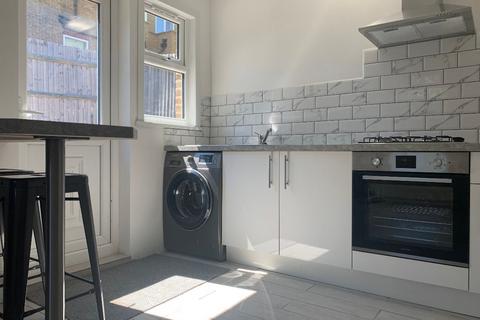 2 bedroom apartment to rent, Minden Road, London, SE20