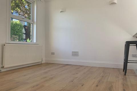 2 bedroom apartment to rent, Minden Road, London, SE20