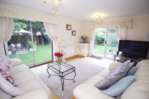 4 bedroom house to rent, Cobblestones, Gillingham