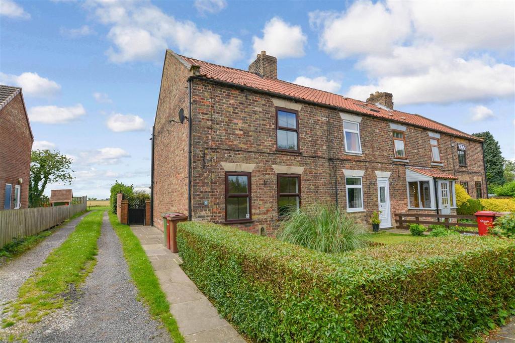 Margrave Lane, Garthorpe, Scunthorpe 2 bed end of terrace house £125,000