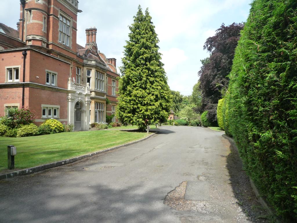 Chadwick Manor, Warwick Road, Knowle, Solihull B93 2 bed block of